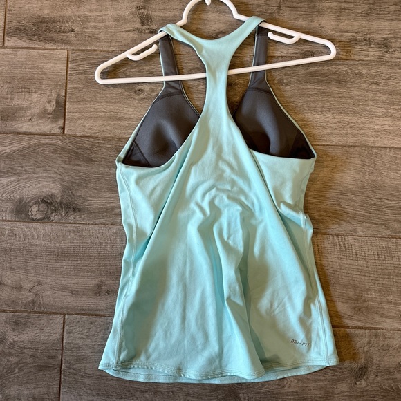 Nike tank top with built in sports bra - Picture 3 of 3